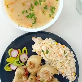 Danie Dnia: Krupnik (400g) + Pierogi domowe, ręcznie lepione 240g, Surówka 150g Bar CBM ul. Orkana 14a (Poniedziałek)